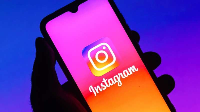 how to link two instagram accounts